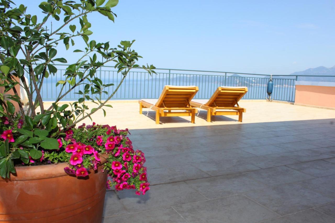 Blue Mediterranean Apartments Sveti Stefan Exterior photo
